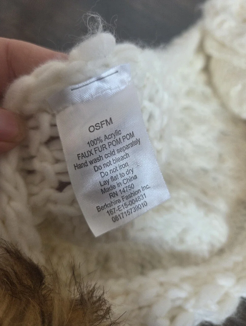 Ivory Cream Cable Knit Scarf Pom Pom Rectangle Winter Cozy Warm Clean Girl